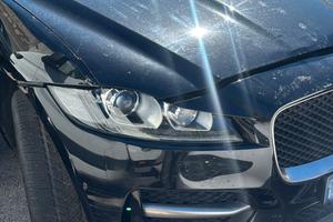 Jaguar F-Pace 2.0 D 180 CV AWD aut. Pure