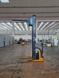 Carrello elevatore elettrico per bobine