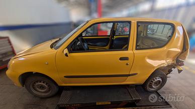 Fiat 600 incidentata