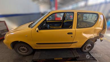 Fiat 600 incidentata