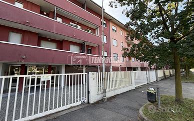 RIF. 049 - TRILOCALE CON BOX E CANTINA