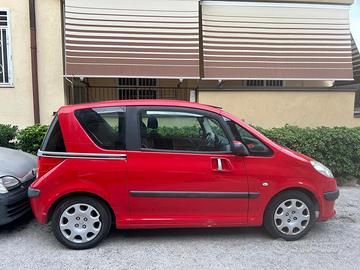 Auto Peugeot modello 1007
