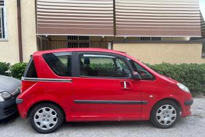 Auto Peugeot modello 1007