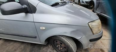 HYUNDAI GETZ 2005 - PARAFANGO DESTRO