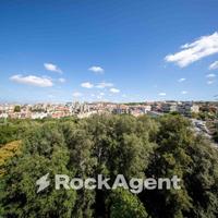 AMPIO APPARTAMENTO CON TERRAZZO PANORAMICO E BOX A