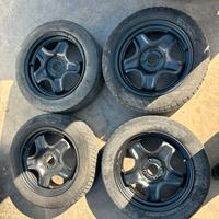 4 Cerchi di ferro con gomme