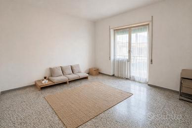 Trilocale 75 mq con pavimenti originali, 2 balconi