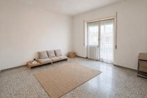 Trilocale 75 mq con pavimenti originali, 2 balconi