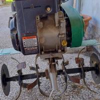 Attrezzo da giardino piccolo aratro