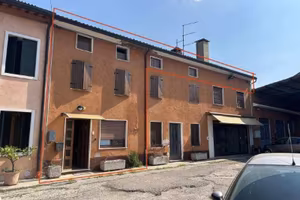 Immobile in asta di 274 m² con 4 locali e box auto