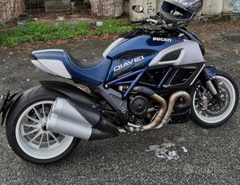 Ducati diavel 1200 stripe blu