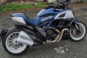 Ducati diavel 1200 stripe blu