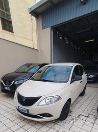 Lancia Ypsilon 1.2 69 CV 5 porte Black e Noir