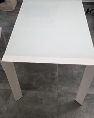 Tavolo allungabile bianco con piano in vetro