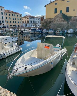 Motoscafo Fiart Oasi 22, motore 150 HP