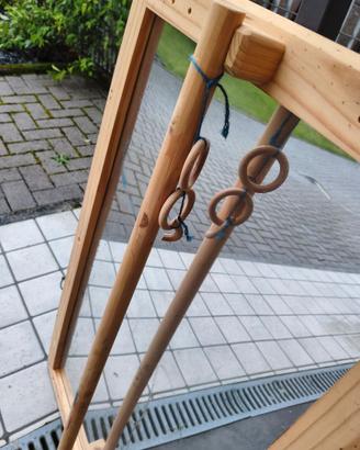 Specchio da camera con struttura in legno