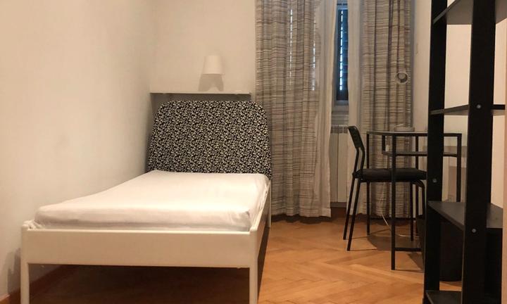 Via A.Stoppani / vicino università