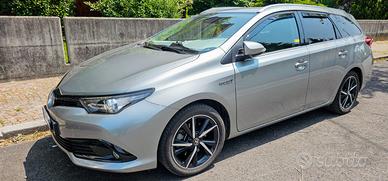 TOYOTA Auris Hybrid style touring