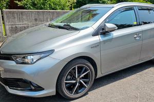 TOYOTA Auris Hybrid style touring