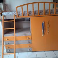 Letto a castello con scrivania e cabina armadio