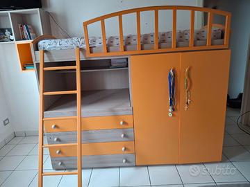 Letto a castello con scrivania e cabina armadio