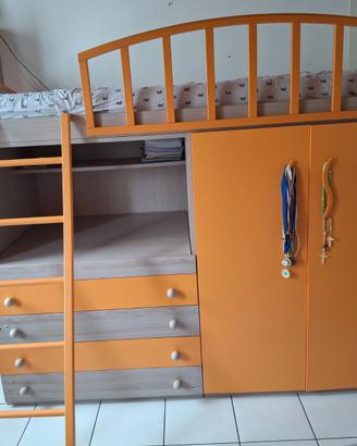 Letto a castello con scrivania e cabina armadio