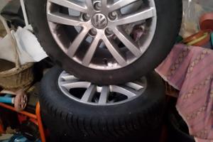 Gomme invernali 205 55 16 con cerchi vw