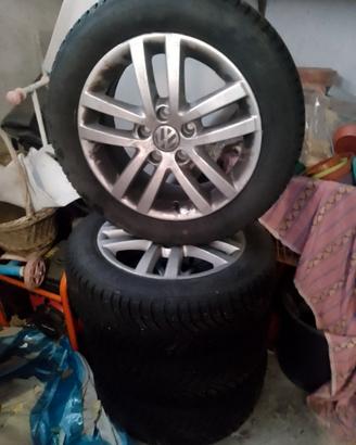 Gomme invernali 205 55 16 con cerchi vw