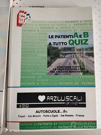 libro con quiz per la patente A e B