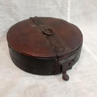 Portaspezie indiano in legno