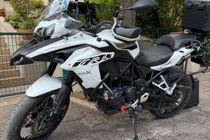 Benelli trk 502 x con set borse