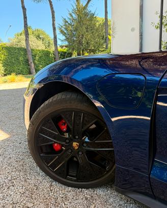 Porsche Taycan4S Performance