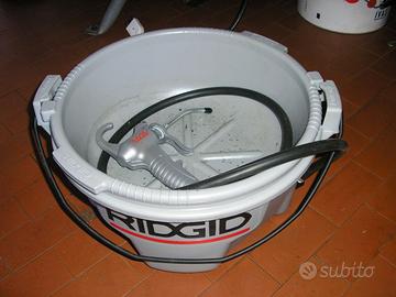 RIDGID 73442 Oliatore con pompa manuale