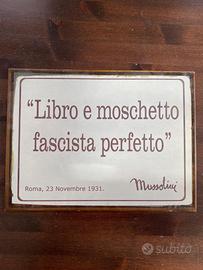 Targa da muro in metallo con motto fascista