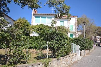 A02 Castiglioncello, 50 m dal mare p. auto