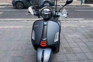 Vespa 300 gts