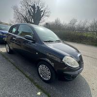 Lancia y 1.2 neopatentati