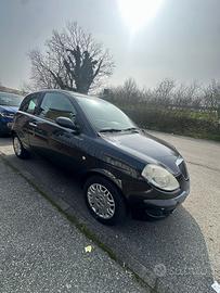 Lancia y 1.2 neopatentati