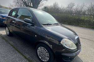 Lancia y 1.2 neopatentati