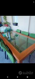 tavolo in legno e vetro