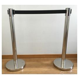 N° 2 colonnine segnapercorso con nastro colorato