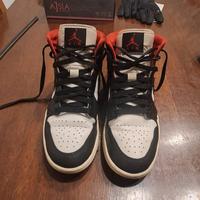 NIKE AIR JORDAN 1 MID 39 
