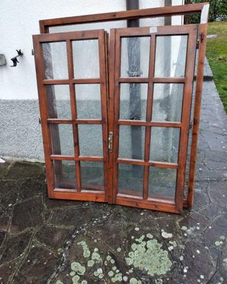 Finestra in legno con controtelaio