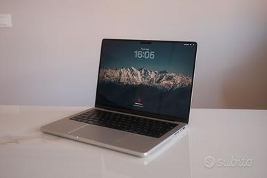 Macbook Pro M5 Argento con Apple Care + (1 anno)