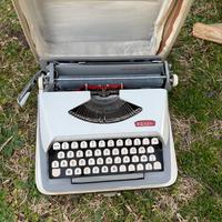 Macchina da scrivere Royalite 120