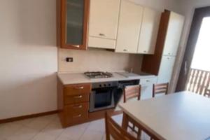 Endine vista lago con box doppio e due balconi