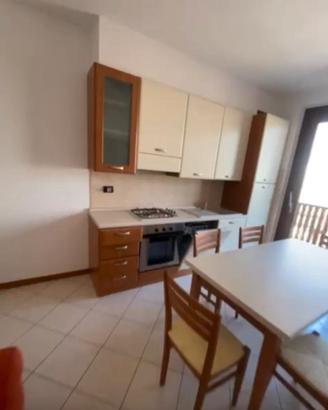 Endine vista lago con box doppio e due balconi