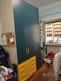 ARMADIO MORETTI E SCRIVANIA 