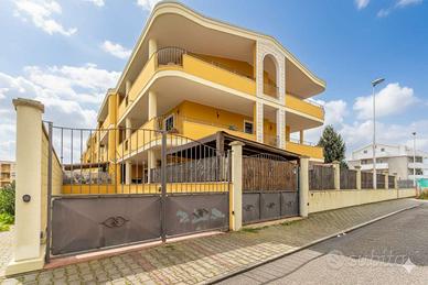 Rifinito trilocale con cantina e box auto