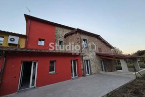 Appartamento di 160 m² con 5 locali e posto auto a